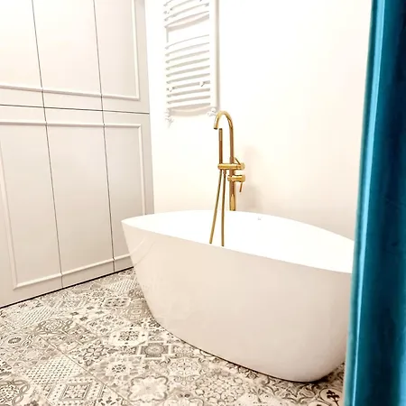 Apartment Host Rewolucji 23